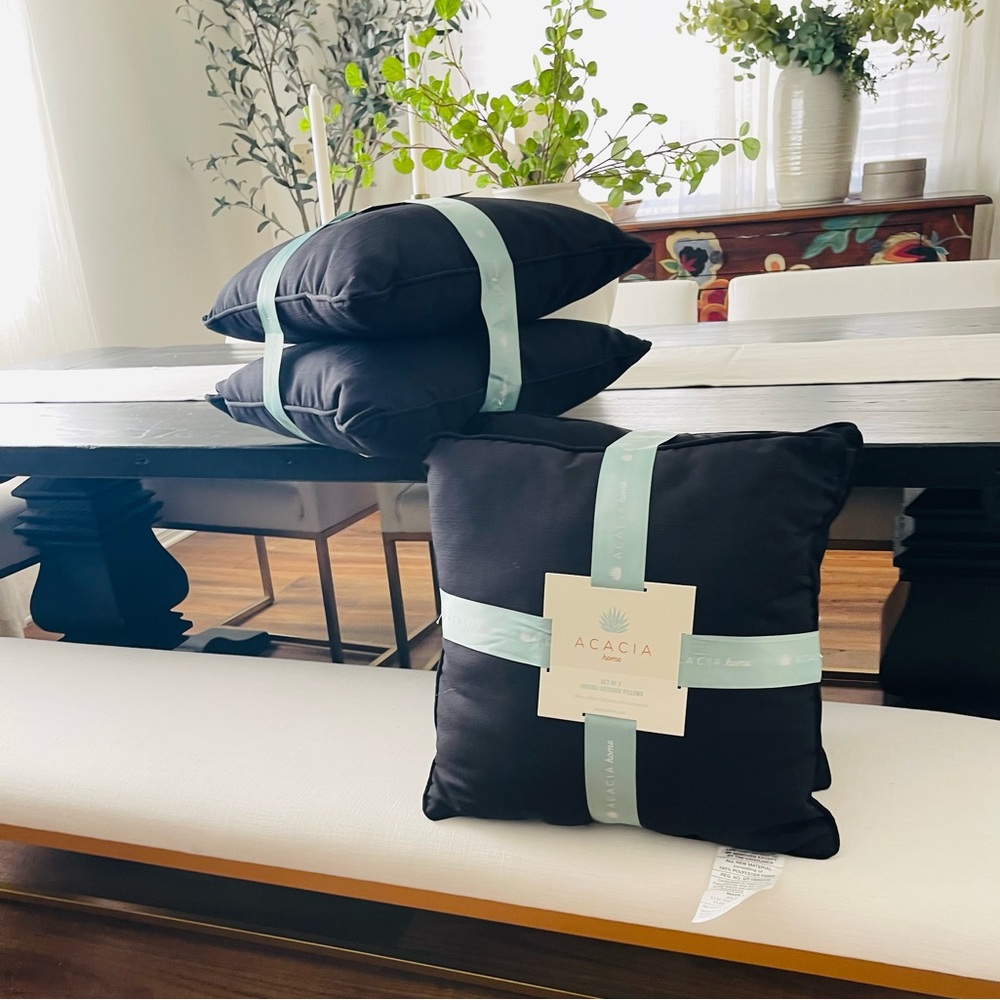 ACACIA OUTDOOR/indoor BLACK PILLOWS